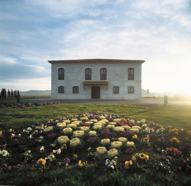fachada.jpg BODEGAS PEÑAFIEL