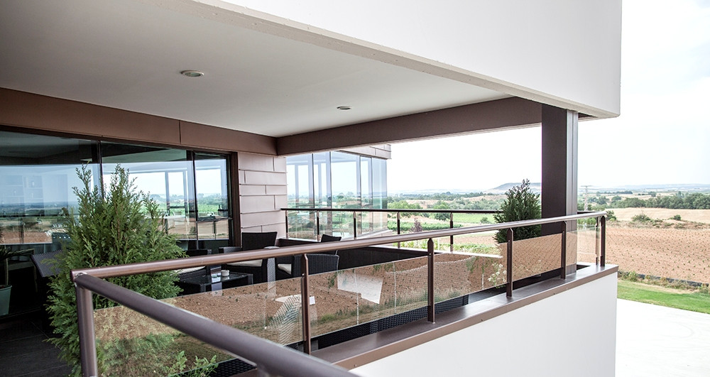 terraza.jpg BODEGAS TRASLASCUESTAS